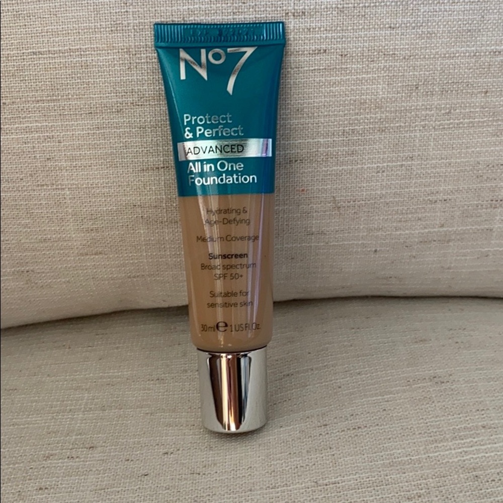 🌸No7 Protect and Perfect Foundation